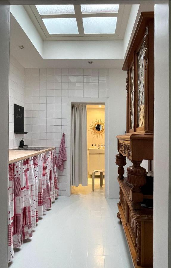 Charming Arty Studioflat, Overlooking The Domain Of A 17Th Century Chapel An Ideal Location For Business Travellers And Peace Seekers Tielrode 外观 照片